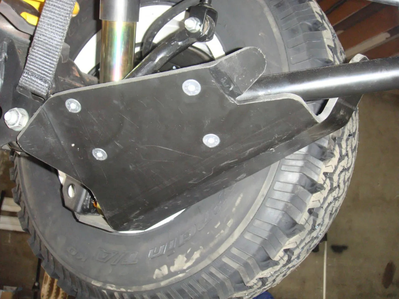 Protections Amortisseurs Arrières PEHD 8mm - Toyota Land Cruiser 200 sur Xperts4x4 Accessoires 4x4 Off-Road