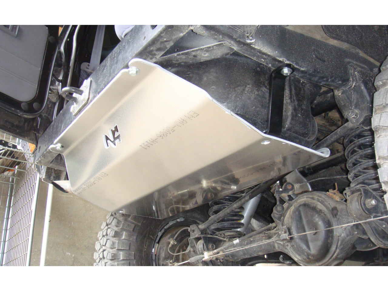 Ski de protection de réservoir en aluminium de 6mm pour Toyota LJ73 KZJ73 N4-Offroad sur Xperts4x4 Accessoires 4x4 Off-Road