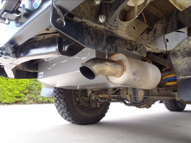 Réservoir supplémentaire LRA 150L Toyota Landcruiser HZJ105 sur Xperts4x4 Accessoires 4x4 Off-Road