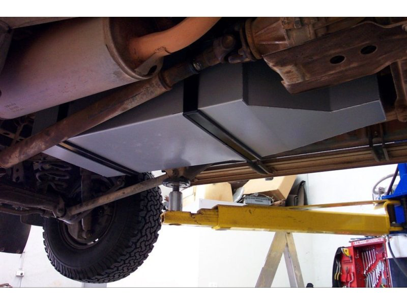 Réservoir de remplacement LRA 145L Toyota Land Cruiser FZJ80 sur Xperts4x4 Accessoires 4x4 Off-Road