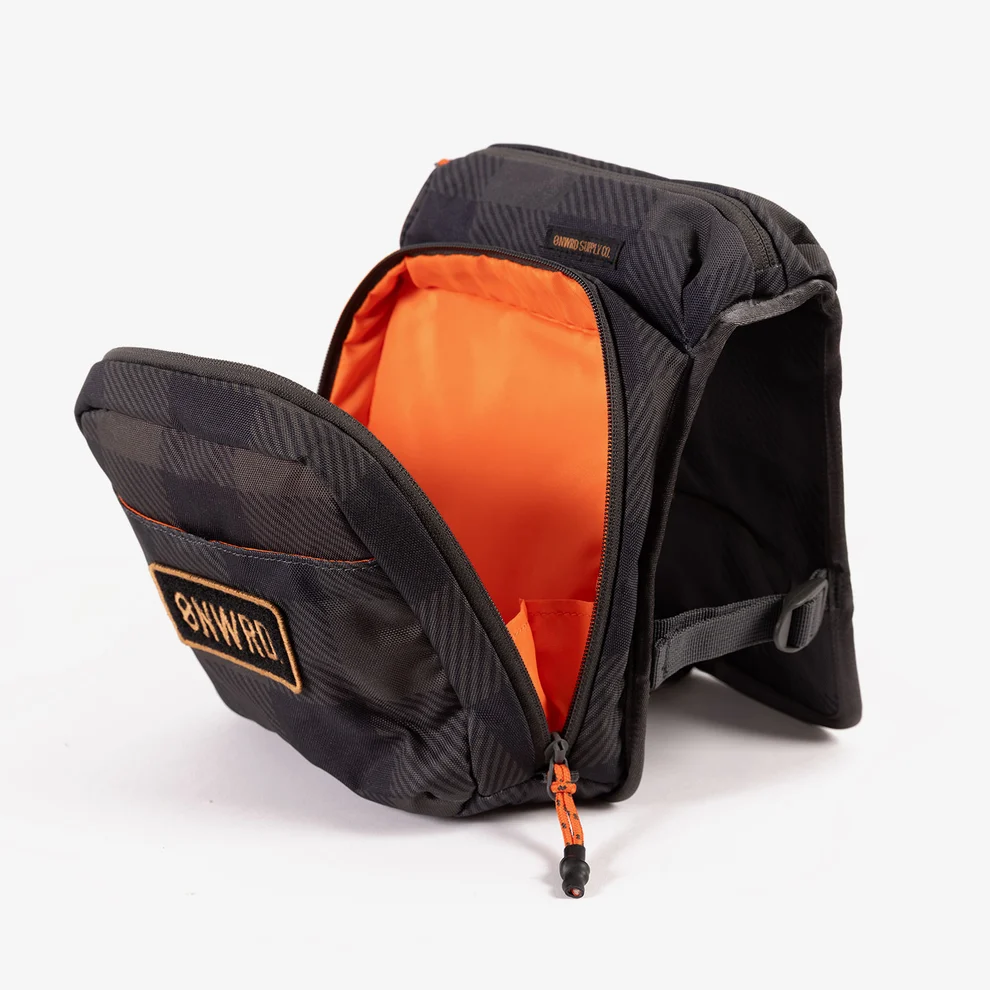 Organiseur d'Appuie-Tête ONWRD Daily Driver sur Xperts4x4 Accessoires 4x4 Off-Road
