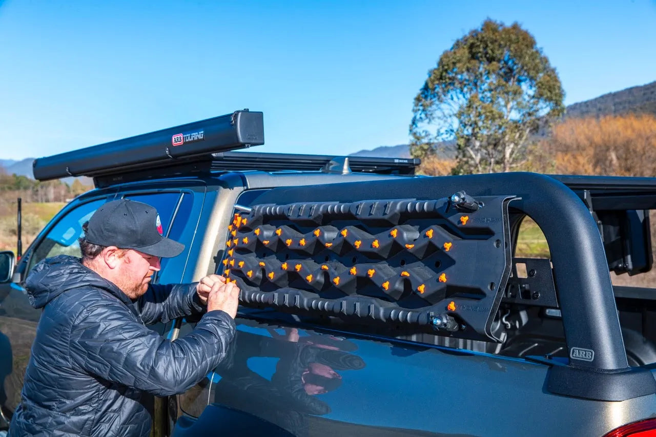 Bed Rack System ARB + Galerie de toit Baserack | Toyota Hilux Revo 2016+ Double Cab sur Xperts4x4 Accessoires 4x4 Off-Road