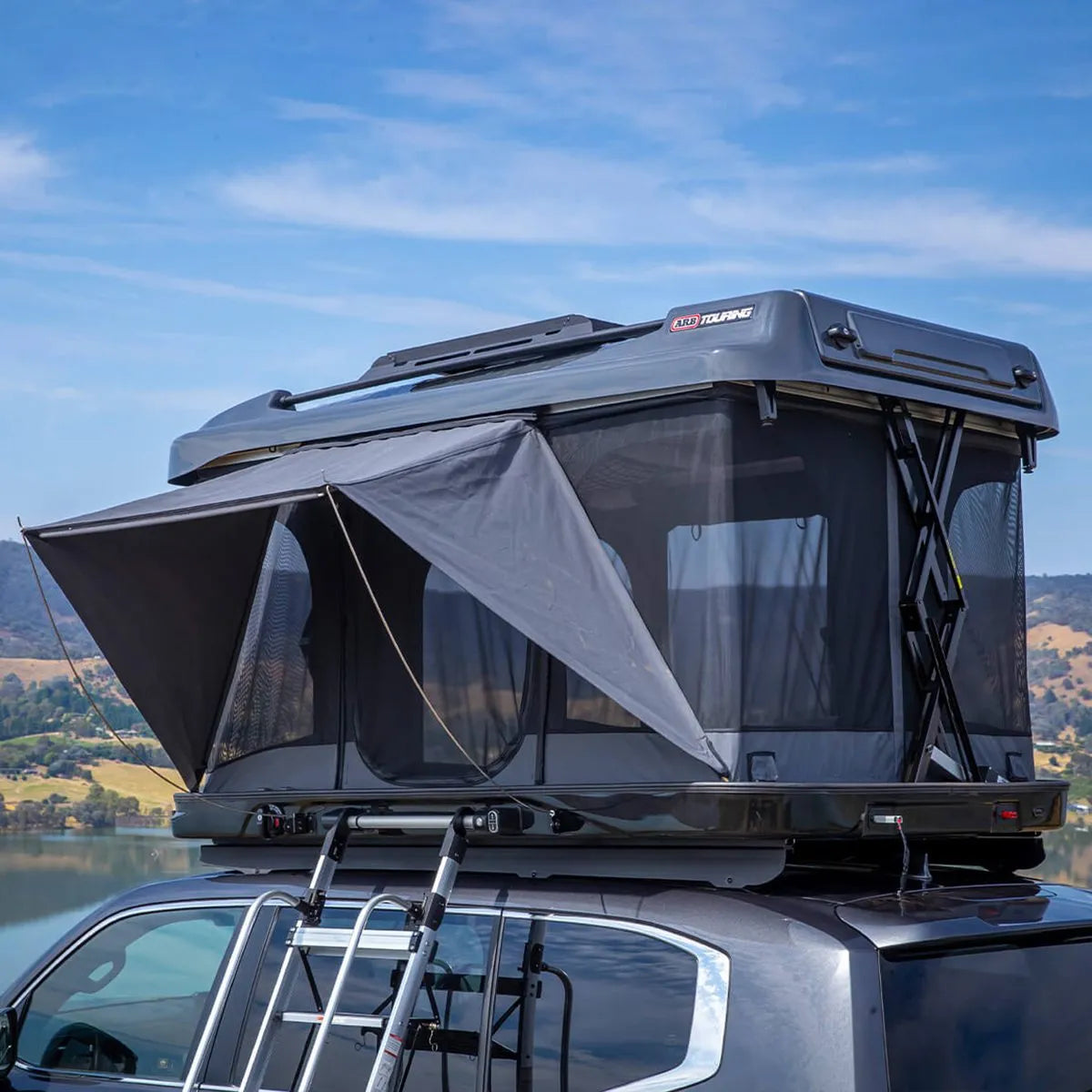 elektrisches dachzelt Tente de toit Altitude Electrique | ARB - Camping de luxe