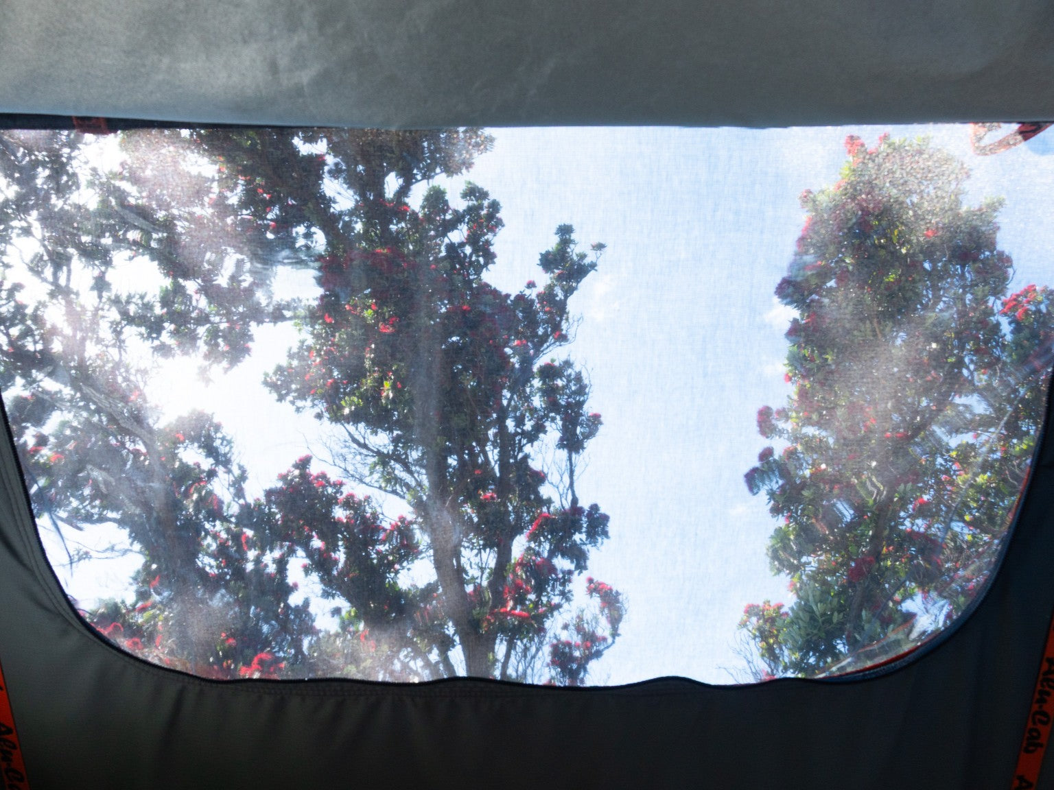 Tente de Toit Alu-Cab "RT-2S" - 2 Personnes | Coque Alu Compacte sur Xperts4x4 Accessoires 4x4 Off-Road