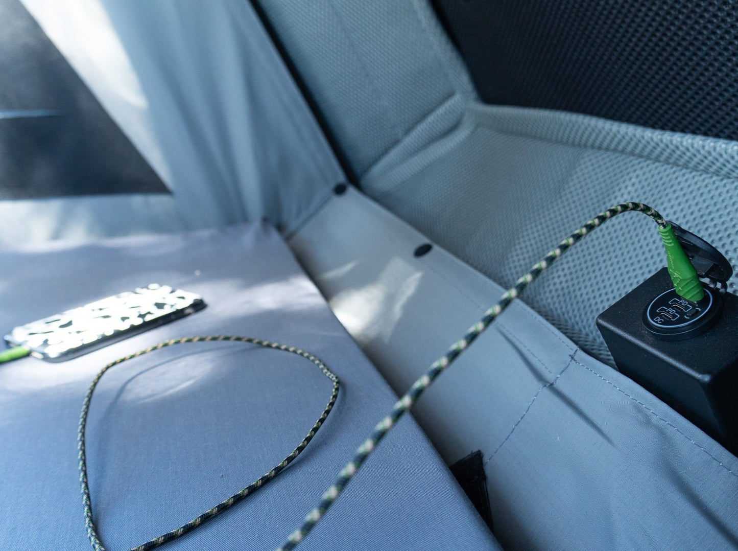 Tente de Toit Alu-Cab "RT-2S" - 2 Personnes | Coque Alu Compacte sur Xperts4x4 Accessoires 4x4 Off-Road