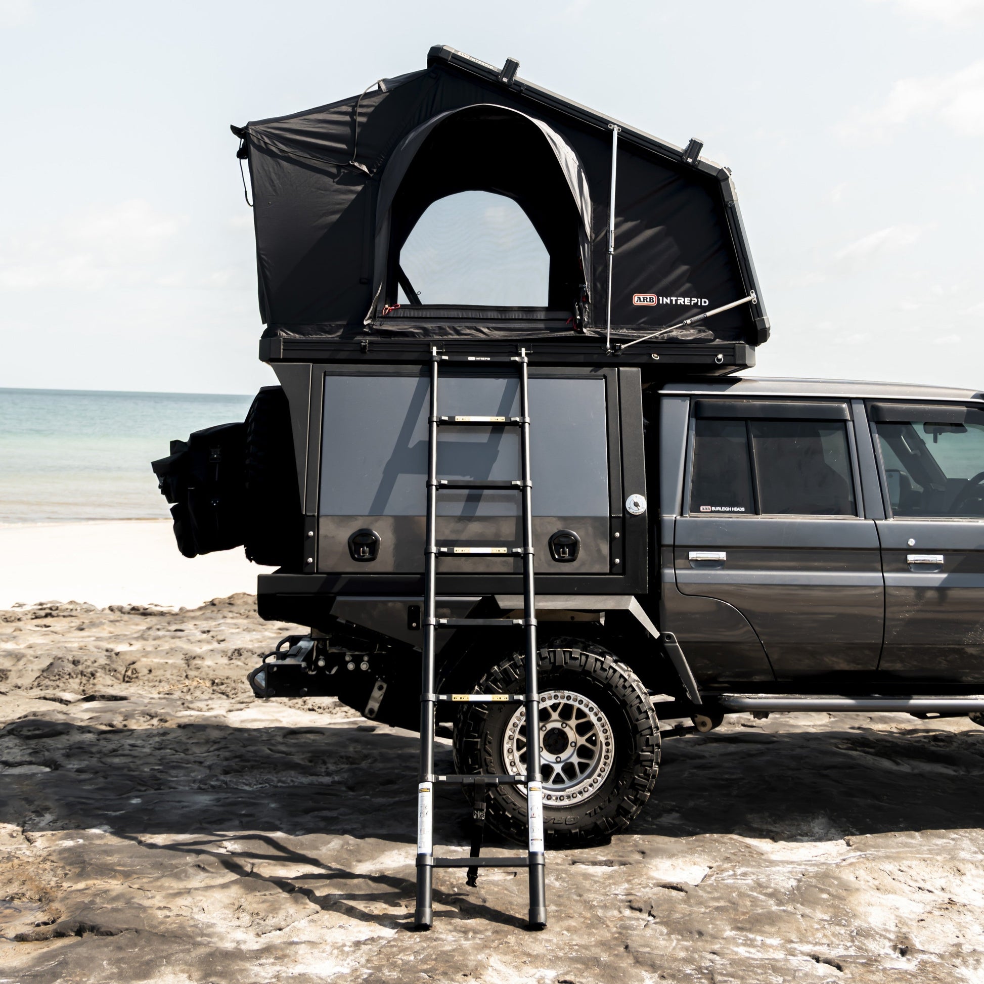 intrepid dachzelt Tente de Toit ARB Intrepid : Espace 4x4 Ultime
