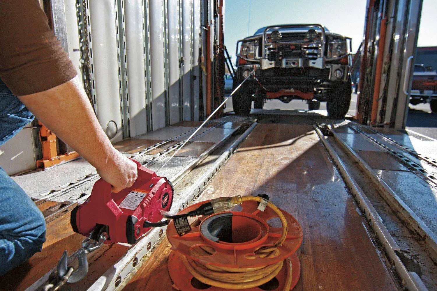 Treuil Pullzall WARN 24V sur Xperts4x4 Accessoires 4x4 Off-Road